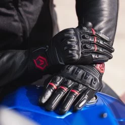 ARMR Raiden 3.0 Leather Gloves – Black/Red 8 ARMR Raiden 3.0 Leather Gloves – Black/Red -Motorcycle Riding Equipment ARMR Raiden 3.0 Motorcycle Gloves Red Lifestyle 1