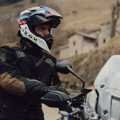 Airoh Commander 2 Doom Helmet – Black -Motorcycle Riding Equipment Airoh Commander 2 Doom Motorcycle Helmet Black Lifestyle 6