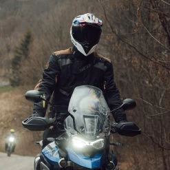 Airoh Commander 2 Doom Helmet – Black -Motorcycle Riding Equipment Airoh Commander 2 Doom Motorcycle Helmet Black Lifestyle 7