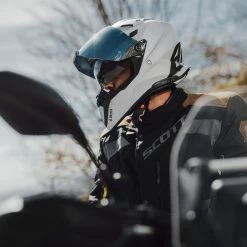 Airoh Commander 2 Plain Helmet – Cement Grey 14 Airoh Commander 2 Plain Helmet – Cement Grey -Motorcycle Riding Equipment Airoh Commander 2 Plain Motorcycle Helmet Cement Grey Lifestyle 1