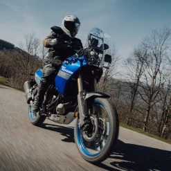 Airoh Commander 2 Plain Helmet – Cement Grey 15 Airoh Commander 2 Plain Helmet – Cement Grey -Motorcycle Riding Equipment Airoh Commander 2 Plain Motorcycle Helmet Cement Grey Lifestyle 2