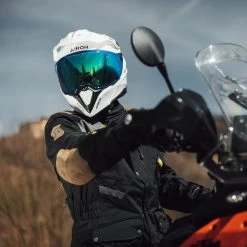 Airoh Commander 2 Plain Helmet – White -Motorcycle Riding Equipment Airoh Commander 2 Plain Motorcycle Helmet White Lifestyle 2