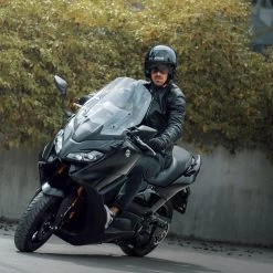 Airoh J110 Plain Helmet – Glitter Black 30 Airoh J110 Plain Helmet – Glitter Black -Motorcycle Riding Equipment Airoh J110 Plain Motorcycle Helmet Glitter Black Lifestyle 6