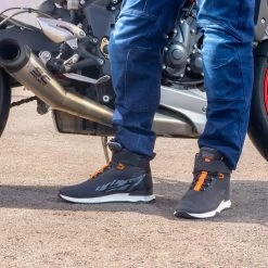 LS2 Acrux Boots – Black/Orange 32 LS2 Acrux Boots – Black/Orange -Motorcycle Riding Equipment LS2 Acrux Motorcycle Boots Black Orange Lifestyle 1