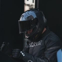 LS2 FF811 Vector II Carbon Plain Helmet -Motorcycle Riding Equipment LS2 FF811 Vector II Carbon Plain Motorcycle Helmet Lifestyle 1