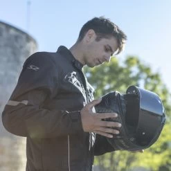 LS2 FF811 Vector II Carbon Plain Helmet -Motorcycle Riding Equipment LS2 FF811 Vector II Carbon Plain Motorcycle Helmet Lifestyle 5