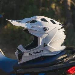 LS2 MX700 Subverter Evo II Plain Helmet – White 29 LS2 MX700 Subverter Evo II Plain Helmet – White -Motorcycle Riding Equipment LS2 MX700 Subverter Evo Plain Motocross Helmet White 1 1