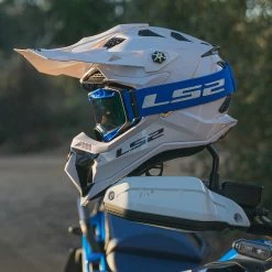 LS2 MX700 Subverter Evo II Plain Helmet – White 31 LS2 MX700 Subverter Evo II Plain Helmet – White -Motorcycle Riding Equipment LS2 MX700 Subverter Evo Plain Motocross Helmet White 3 1