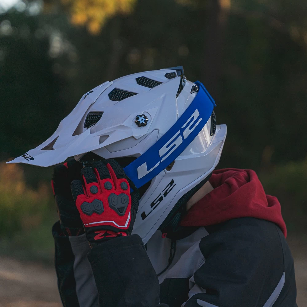 LS2 MX700 Subverter Evo II Plain Helmet – White 16 LS2 MX700 Subverter Evo II Plain Helmet – White - Image 14