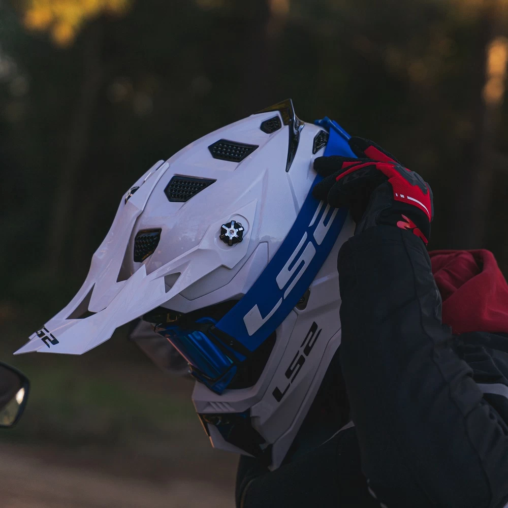 LS2 MX700 Subverter Evo II Plain Helmet – White 18 LS2 MX700 Subverter Evo II Plain Helmet – White - Image 16