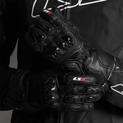 LS2 Swift Gloves – Black 17 LS2 Swift Gloves – Black -Motorcycle Riding Equipment LS2 Swift Motorcycle Gloves Lifestyle 1