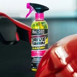 Muc-Off Powersports Drive Train Cleaner 11 Muc-Off Powersports Drive Train Cleaner -Motorcycle Riding Equipment Muc Off Drive Train Cleaner 20467 Lifestyle 1