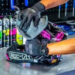 Muc-Off Helmet & Visor Cleaner 250ml -Motorcycle Riding Equipment Muc Off Motorcycle Helmet Visor Clearner 250 ml M219 Lifestyle 4