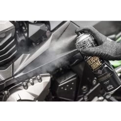 Muc-Off Silicone Shine -Motorcycle Riding Equipment Muc Off Silicon Shine M626 Lifestyle 2