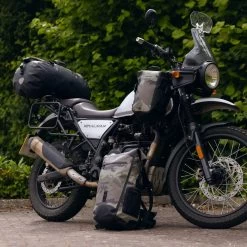 Oxford Aqua B25 Camouflage Backpack -Motorcycle Riding Equipment Oxford Aqua B25 Motorcycle Backpack Camouflage Lifestyle 4