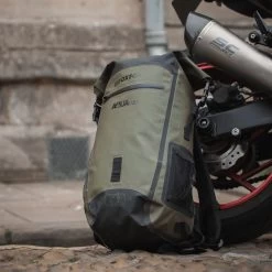 Oxford Aqua B25 Khaki Backpack -Motorcycle Riding Equipment Oxford Aqua B25 Motorcycle Backpack Lifestyle 4 3