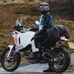 Oxford Aqua D50 Duffle Bag – Black 16 Oxford Aqua D50 Duffle Bag – Black -Motorcycle Riding Equipment Oxford Aqua D50 Motorcycle Tail Bag Black Lifestyle 1