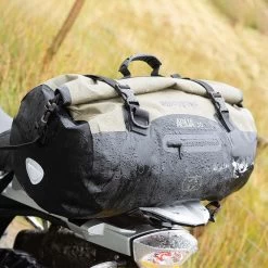 Oxford Aqua T70 Black Tail Pack 15 Oxford Aqua T70 Black Tail Pack -Motorcycle Riding Equipment Oxford Aqua Motorcycle Tail Pack Lifestyle 2