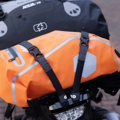 Oxford Atlas B-Clip 17 Mm Straps – Black -Motorcycle Riding Equipment Oxford Atlas B Hook 17 mm Motorcycle Luggage Straps Grey Lifestyle 1 2