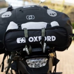 Oxford Atlas B-Clip 17 Mm Straps – Asphalt -Motorcycle Riding Equipment Oxford Atlas B Hook 17 mm Motorcycle Luggage Straps Lichen Lifestyle 1 1