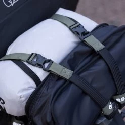 Oxford Atlas B-Clip 17 Mm Straps – Asphalt -Motorcycle Riding Equipment Oxford Atlas B Hook 17 mm Motorcycle Luggage Straps Lichen Lifestyle 2 1