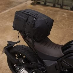 Oxford Atlas T-30 Tourpack – Charcoal -Motorcycle Riding Equipment Oxford Atlas T 30 Motorcycle Tour Pack Charcoal OL00202 Lifestyle 2