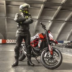 Oxford Cypher 1.0 D2D Boots – Stealth Black -Motorcycle Riding Equipment Oxford Cypher 1.0 Mens D2D Motorcycle Boots Stealth Black Lifestyle 1