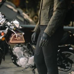 Oxford Henlow Air Women’s Gloves – Black -Motorcycle Riding Equipment Oxford Henlow Air Ladies Leather Motorcycle Gloves Black Lifestyle 2