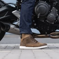 Oxford Kickback Air Boots – Brown -Motorcycle Riding Equipment Oxford Kickback Air Motorcycle Boots Brown Lifestyle 2