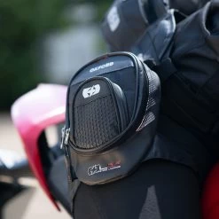 Oxford L1R Leg Bag 18 Oxford L1R Leg Bag -Motorcycle Riding Equipment Oxford L1R Motorcycle Leg Bag OL239 Lifestyle 2