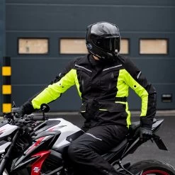 Oxford Metro 2.0 Jacket – Black/Fluo 25 Oxford Metro 2.0 Jacket – Black/Fluo -Motorcycle Riding Equipment Oxford Metro 2.0 Motorcycle Jacket Fluo Lifestyle 1