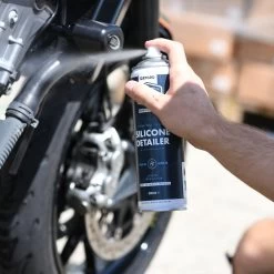 Oxford Mint Silicone Detailer -Motorcycle Riding Equipment Oxford Mint Silicone Motorcycle Detailer OC203 Lifestyle 2