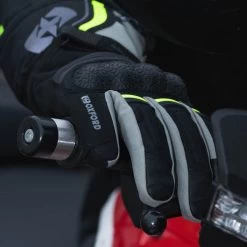 Oxford Montreal 4.0 Gloves – Black/Grey/Fluo -Motorcycle Riding Equipment Oxford Montreal 4.0 Motorcycle Gloves Fluo Lifestyle 10