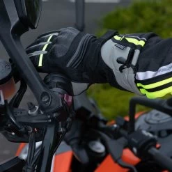 Oxford Montreal 4.0 Gloves – Black/Grey/Fluo -Motorcycle Riding Equipment Oxford Montreal 4.0 Motorcycle Gloves Fluo Lifestyle 6