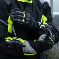 Oxford Montreal 4.0 Gloves – Black/Grey/Fluo -Motorcycle Riding Equipment Oxford Montreal 4.0 Motorcycle Gloves Fluo Lifestyle 8