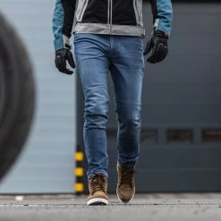 Oxford Original AA Straight Jeans – Mid Blue 22 Oxford Original AA Straight Jeans – Mid Blue -Motorcycle Riding Equipment Oxford Original AA Motorcycle Jeans Straight Mid Blue Lifestyle 4