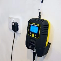 Oxford Oximiser 900 Battery Charger -Motorcycle Riding Equipment Oxford Oximiser 900 Motorcycle Battery Charger EL570 Lifestyle 2