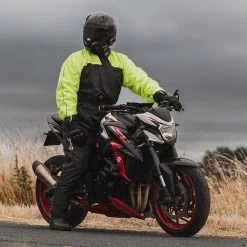Oxford Rainseal Over Suit – Black/Fluo 25 Oxford Rainseal Over Suit – Black/Fluo -Motorcycle Riding Equipment Oxford Rainseal Motorcycle Over Suit Yellow Lifestyle 2