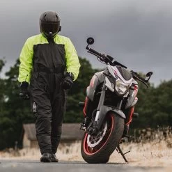 Oxford Rainseal Over Suit – Black/Fluo 26 Oxford Rainseal Over Suit – Black/Fluo -Motorcycle Riding Equipment Oxford Rainseal Motorcycle Over Suit Yellow Lifestyle 3