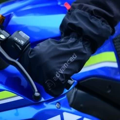Oxford Rainseal Pro Over Gloves – Black 12 Oxford Rainseal Pro Over Gloves – Black -Motorcycle Riding Equipment Oxford Rainseal Pro Motorcycle Over Gloves Black Lifestyle 3