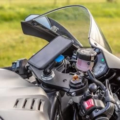 Quad Lock Fork Stem Phone Mount Pro 16 Quad Lock Fork Stem Phone Mount Pro -Motorcycle Riding Equipment Quad Lock Motorcycle Fork Stem Mount Pro 560043 Lifestyle 3