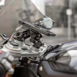 Quad Lock Fork Stem Phone Mount Pro 17 Quad Lock Fork Stem Phone Mount Pro -Motorcycle Riding Equipment Quad Lock Motorcycle Fork Stem Mount Pro 560043 Lifestyle 4