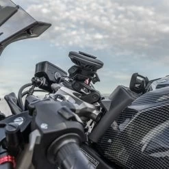 Quad Lock Fork Stem Phone Mount Pro 18 Quad Lock Fork Stem Phone Mount Pro -Motorcycle Riding Equipment Quad Lock Motorcycle Fork Stem Mount Pro 560043 Lifestyle 5