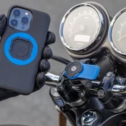 Quad Lock Handlebar Phone Mount 18 Quad Lock Handlebar Phone Mount -Motorcycle Riding Equipment Quad Lock Motorcycle Handlebar Mount 560040 Lifestyle 5