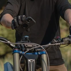 Quad Lock Handlebar Phone Mount 21 Quad Lock Handlebar Phone Mount -Motorcycle Riding Equipment Quad Lock Motorcycle Handlebar Mount 560040 Lifestyle 8