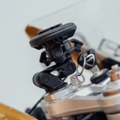 Quad Lock Motorcycle Phone Vibration Dampener -Motorcycle Riding Equipment Quad Lock Motorcycle Phone Vibration Dampener 560048 Lifestyle 2