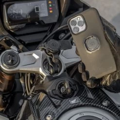 Quad Lock Motorcycle Phone Vibration Dampener -Motorcycle Riding Equipment Quad Lock Motorcycle Phone Vibration Dampener 560048 Lifestyle 8