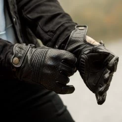 RST Roadster 3 Gloves – Black 11 RST Roadster 3 Gloves – Black -Motorcycle Riding Equipment RST Roadster 3 Motorcycle Gloves Black Lifestyle 2