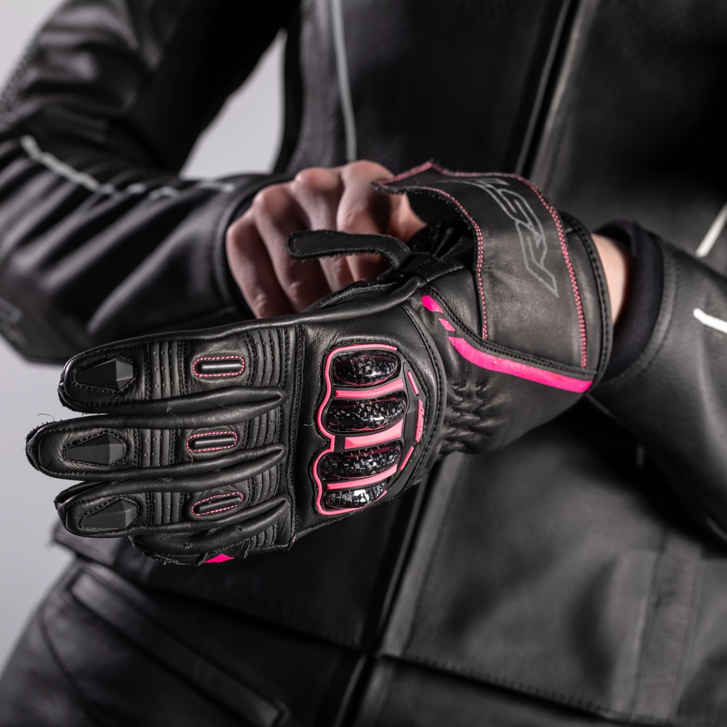 RST S1 Women’s Gloves – Black/Neon Pink 7 RST S1 Women’s Gloves – Black/Neon Pink - Image 5