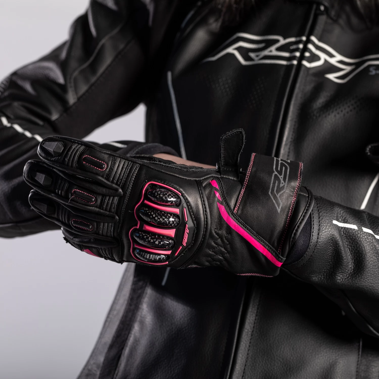 RST S1 Women’s Gloves – Black/Neon Pink 9 RST S1 Women’s Gloves – Black/Neon Pink - Image 7